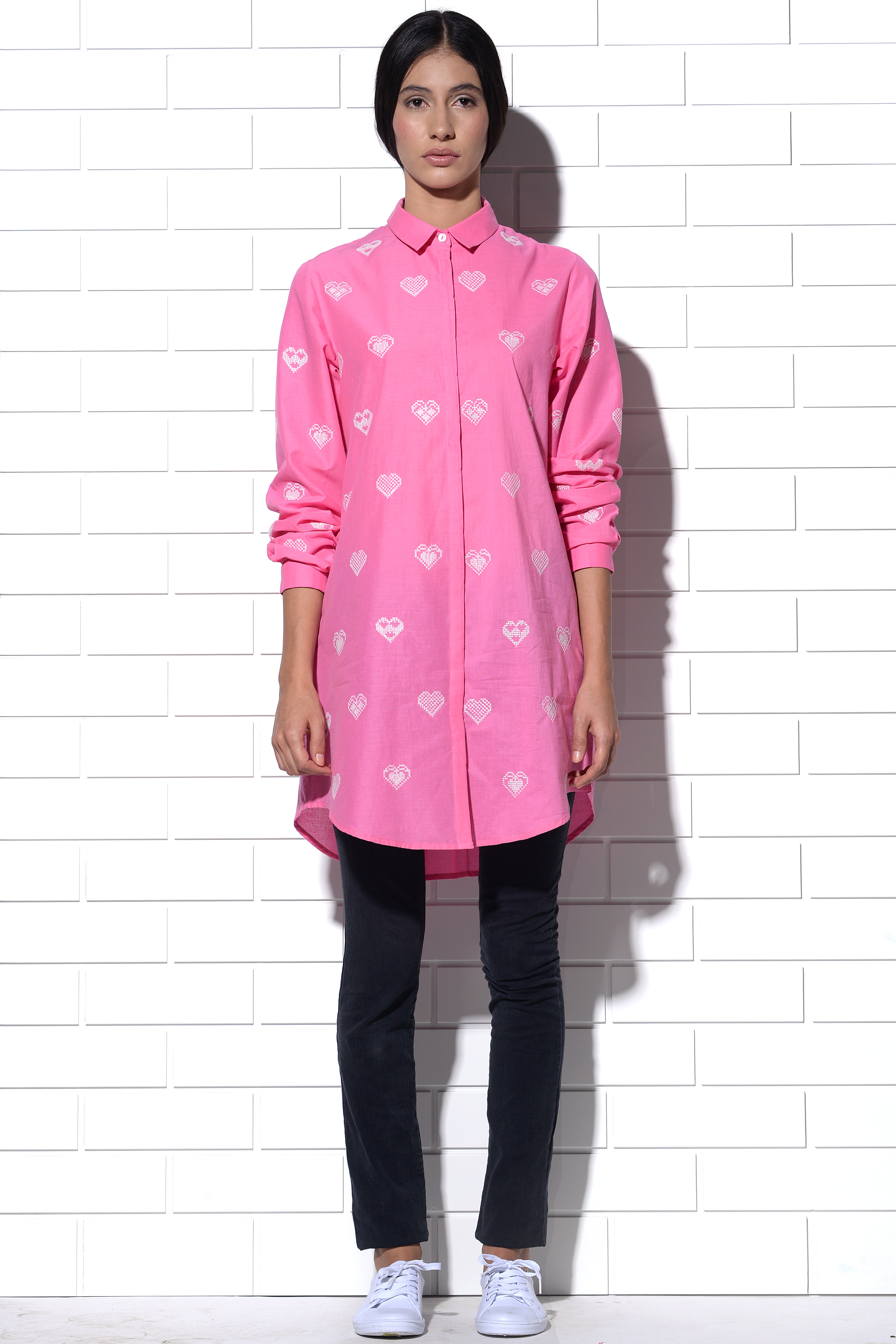 Amalfi long shirt in pink with hearts embroidery