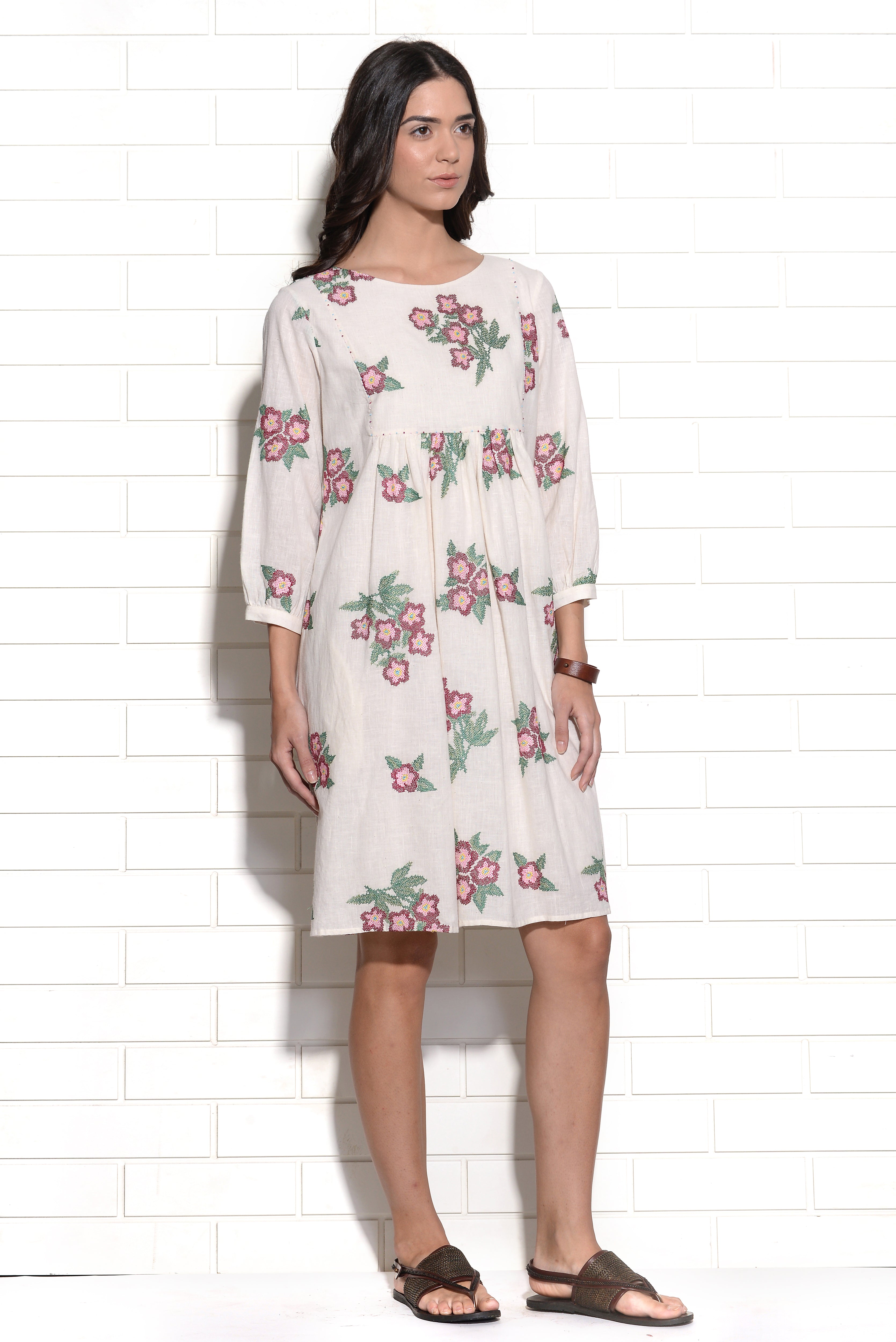 Carmine floral embroidery dress