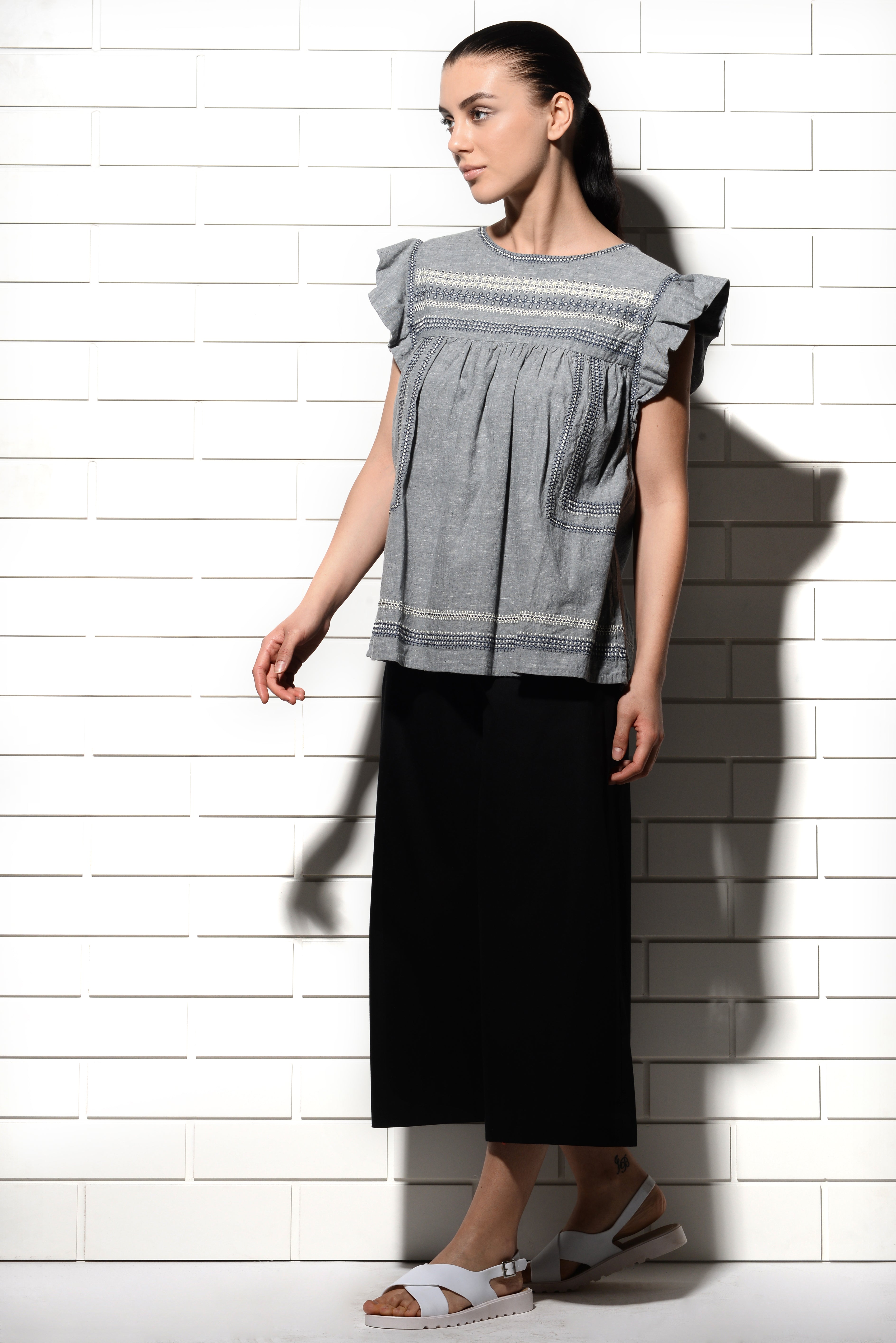 Muqarna calligraphy Top with ruffled sleeves