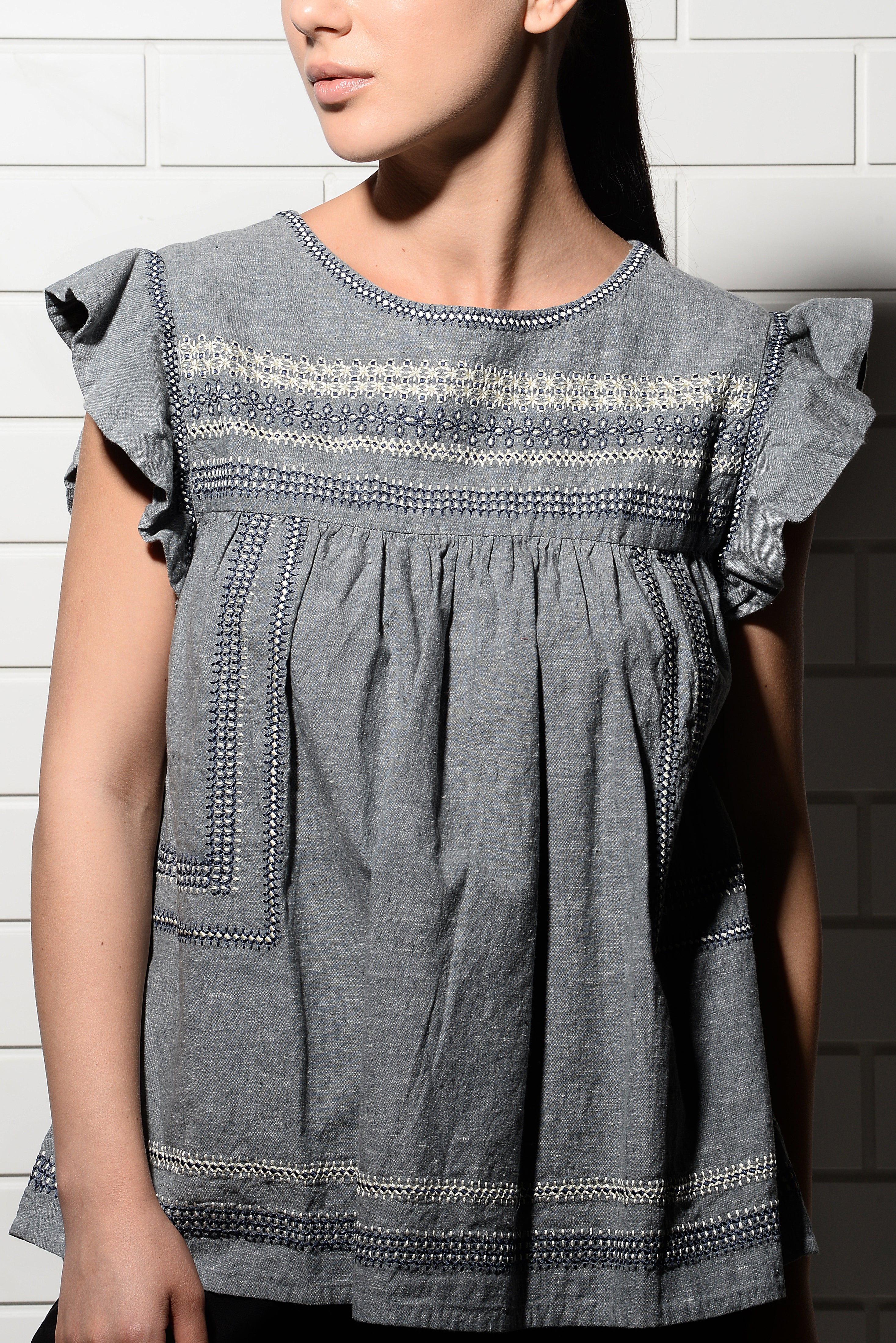 Muqarna calligraphy Top with ruffled sleeves