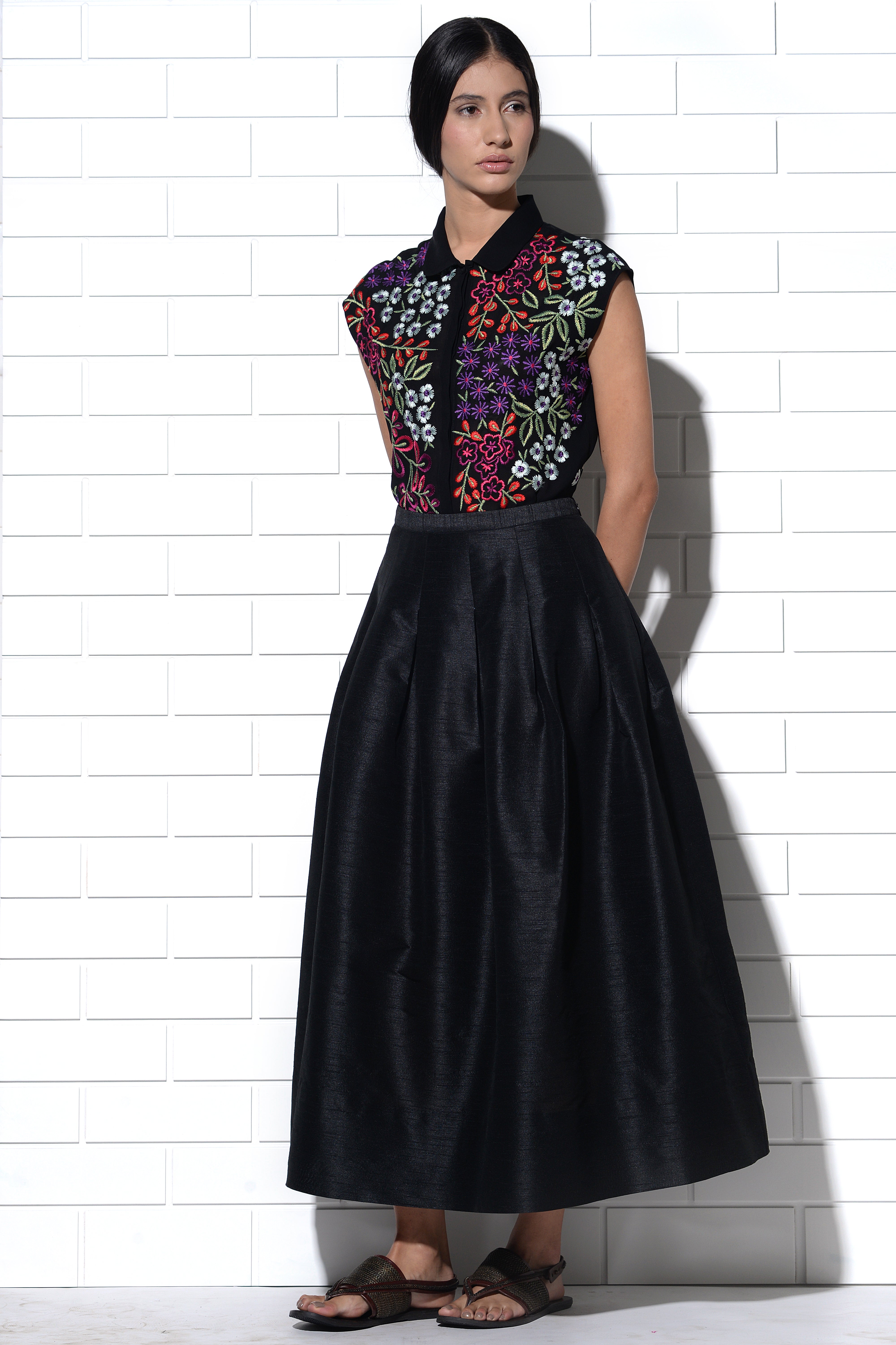 Dia floral burst embroidered top in black