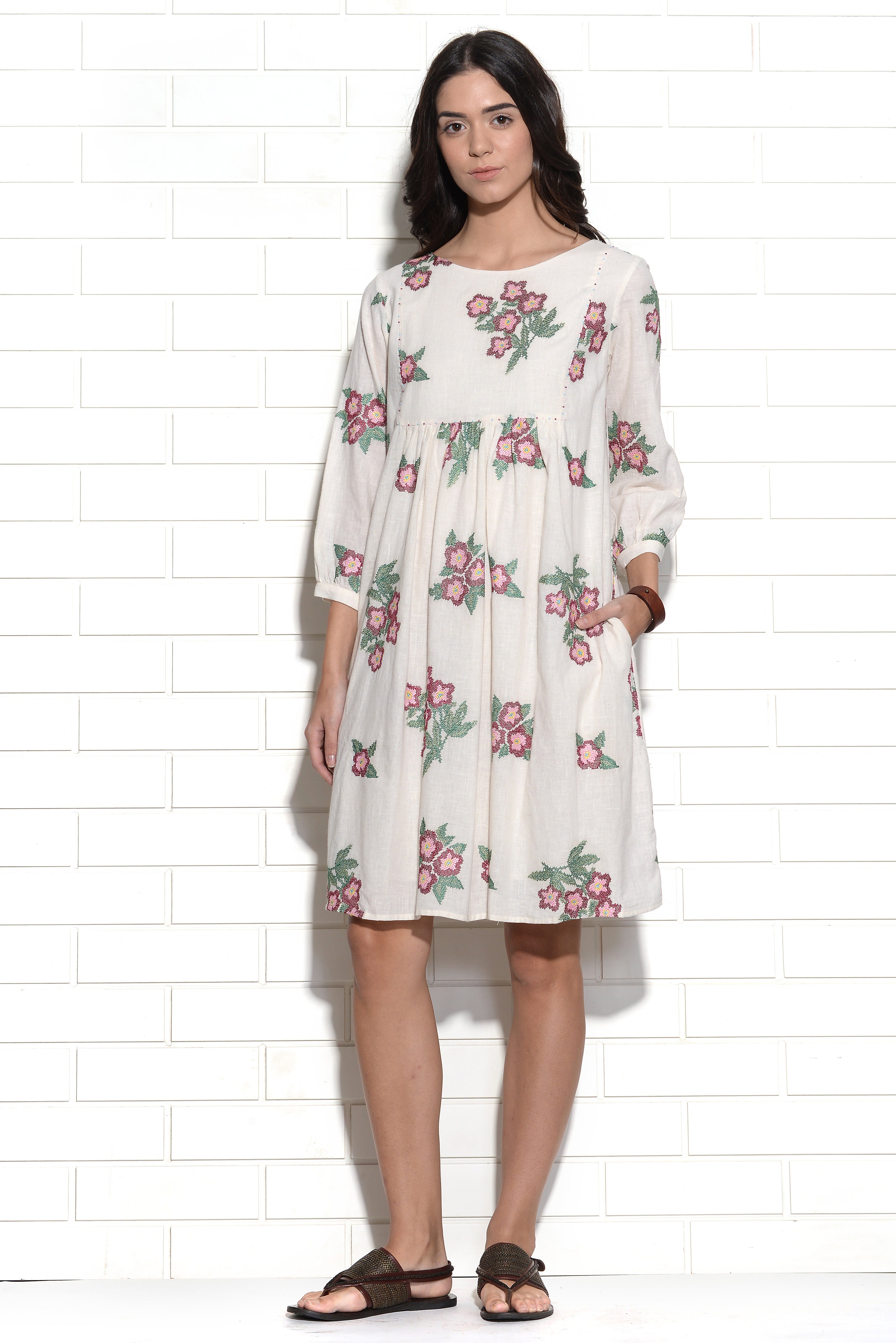 Carmine floral embroidery dress