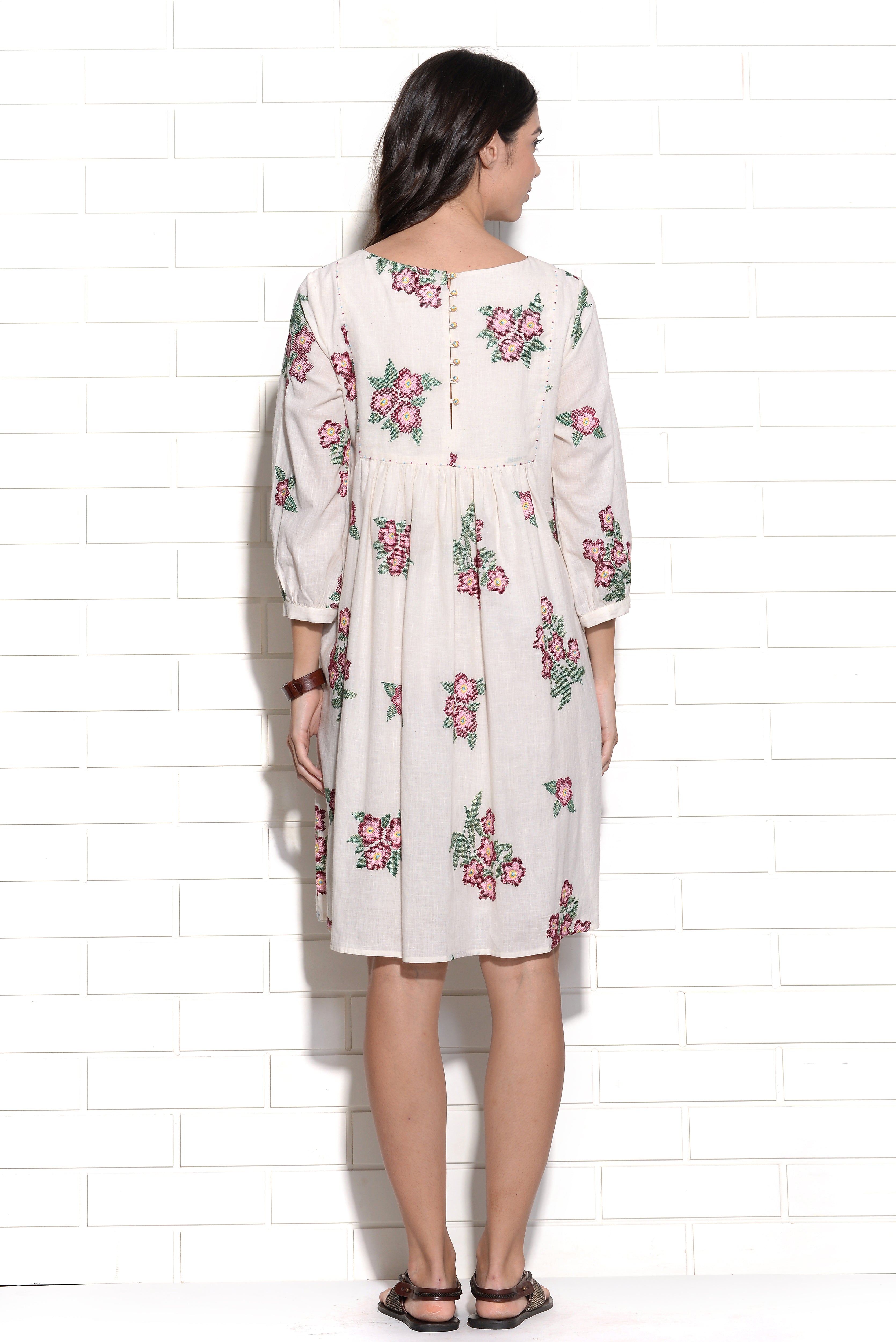 Carmine floral embroidery dress