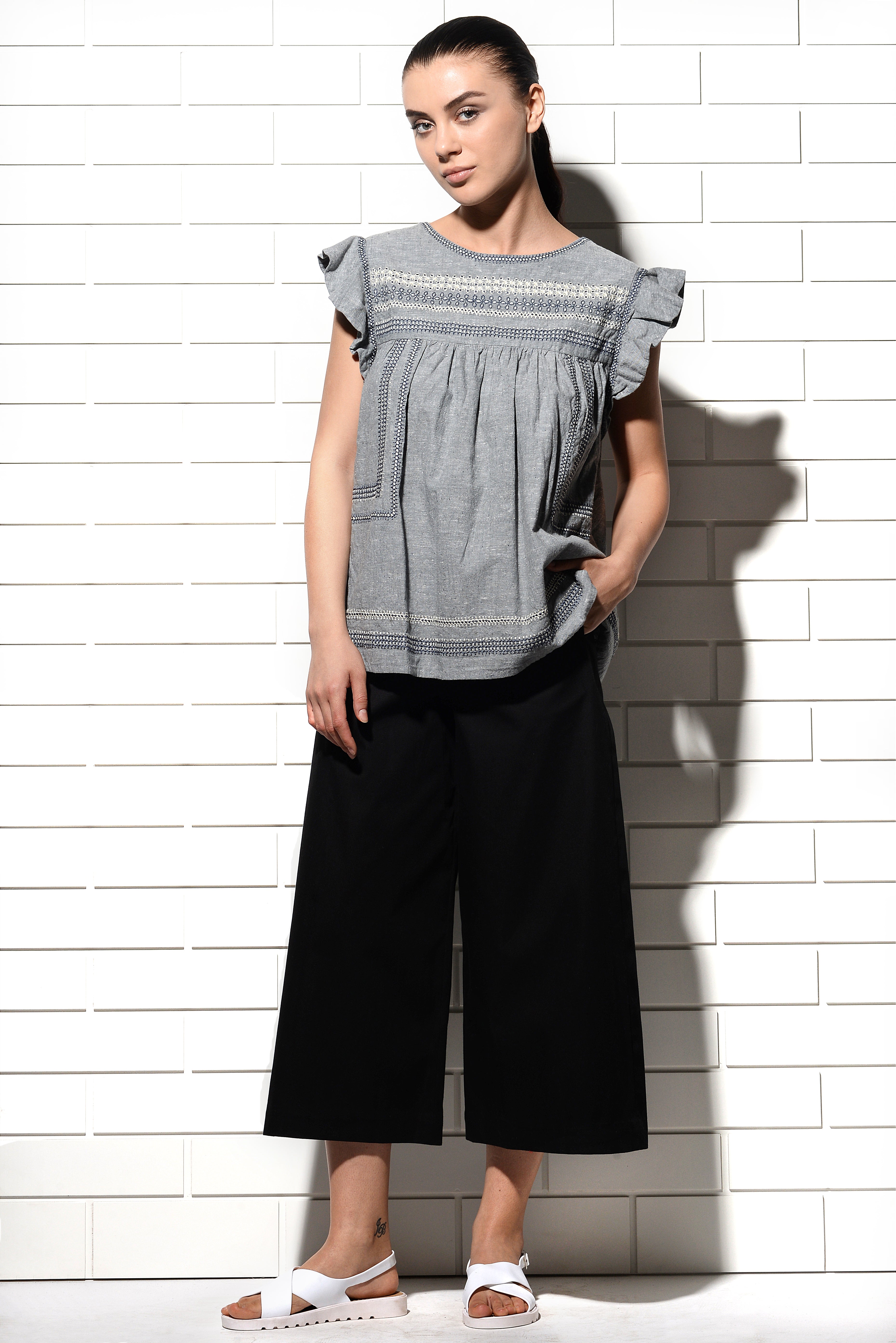 Muqarna calligraphy Top with ruffled sleeves