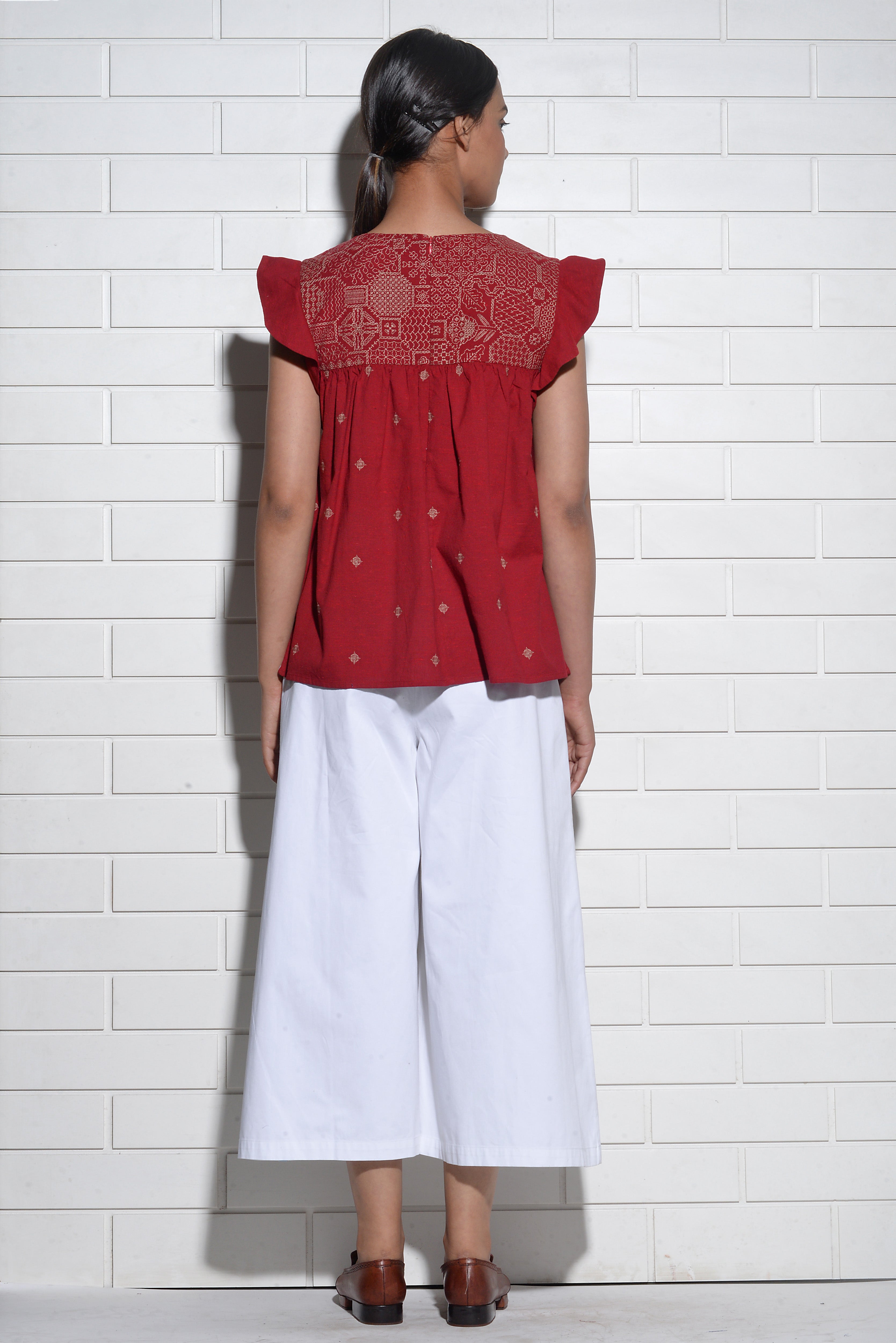 Muqarna calligraphy Top with ruffled sleeves