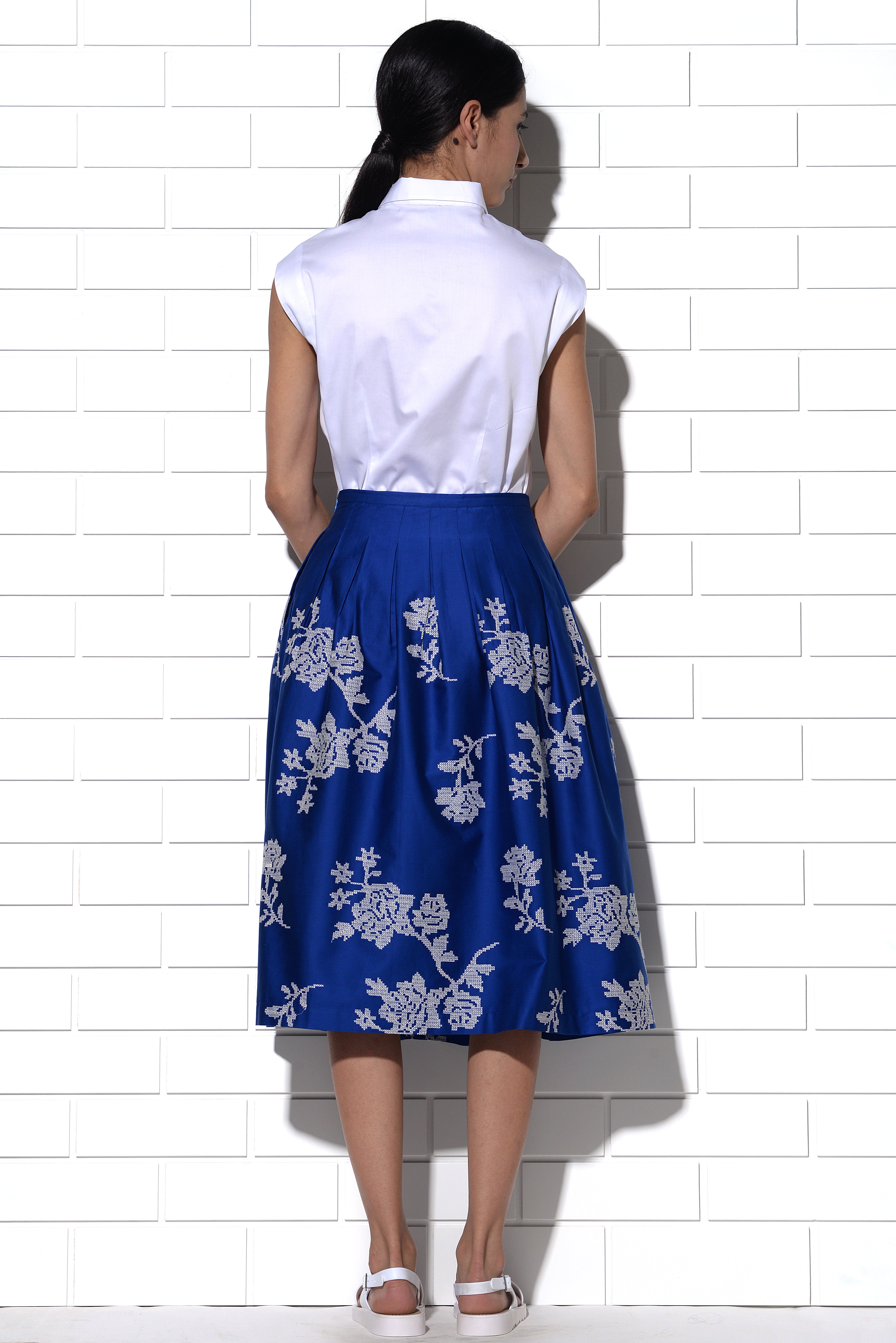 Cyprus skirt in blue with rose embroidery