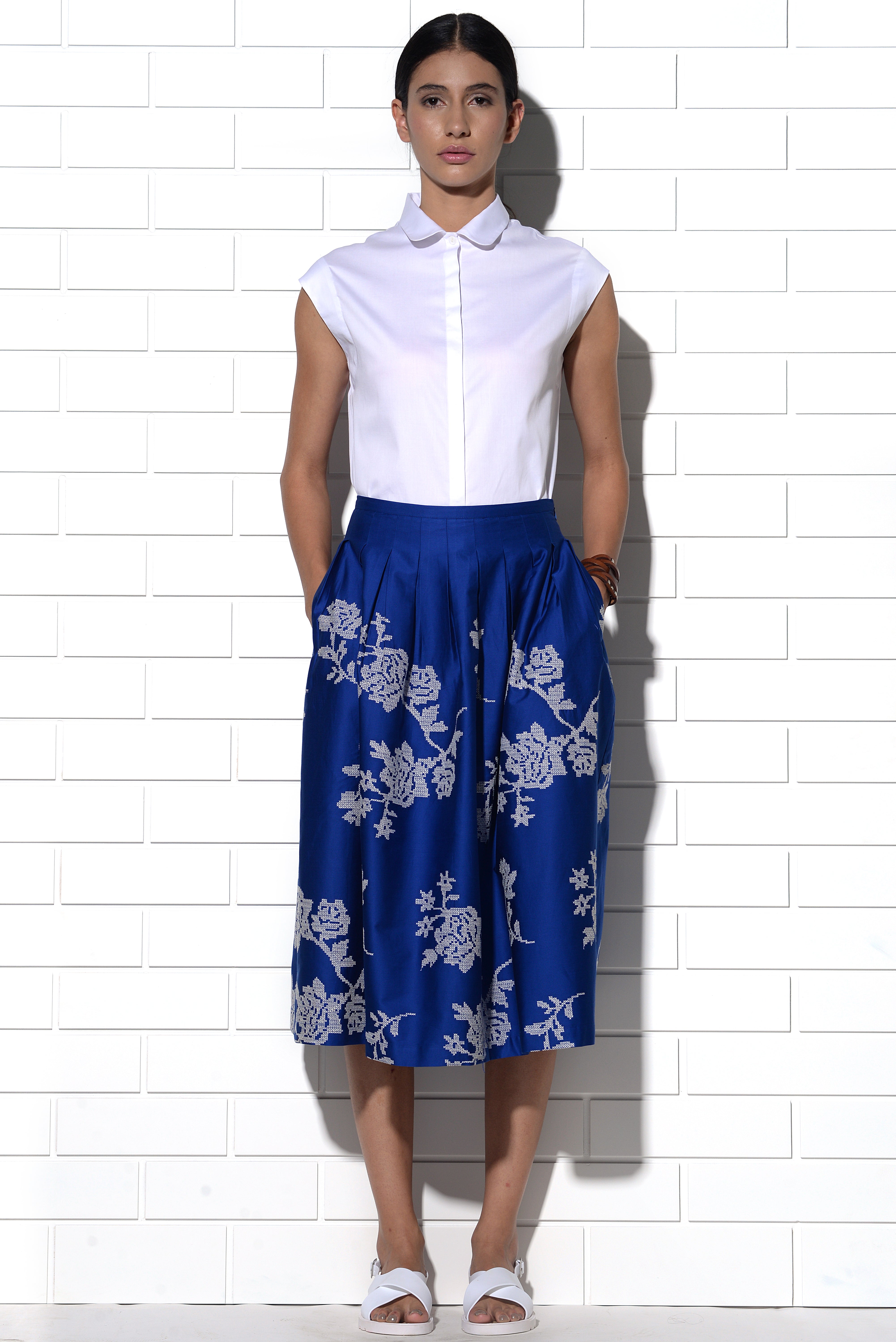 Cyprus skirt in blue with rose embroidery