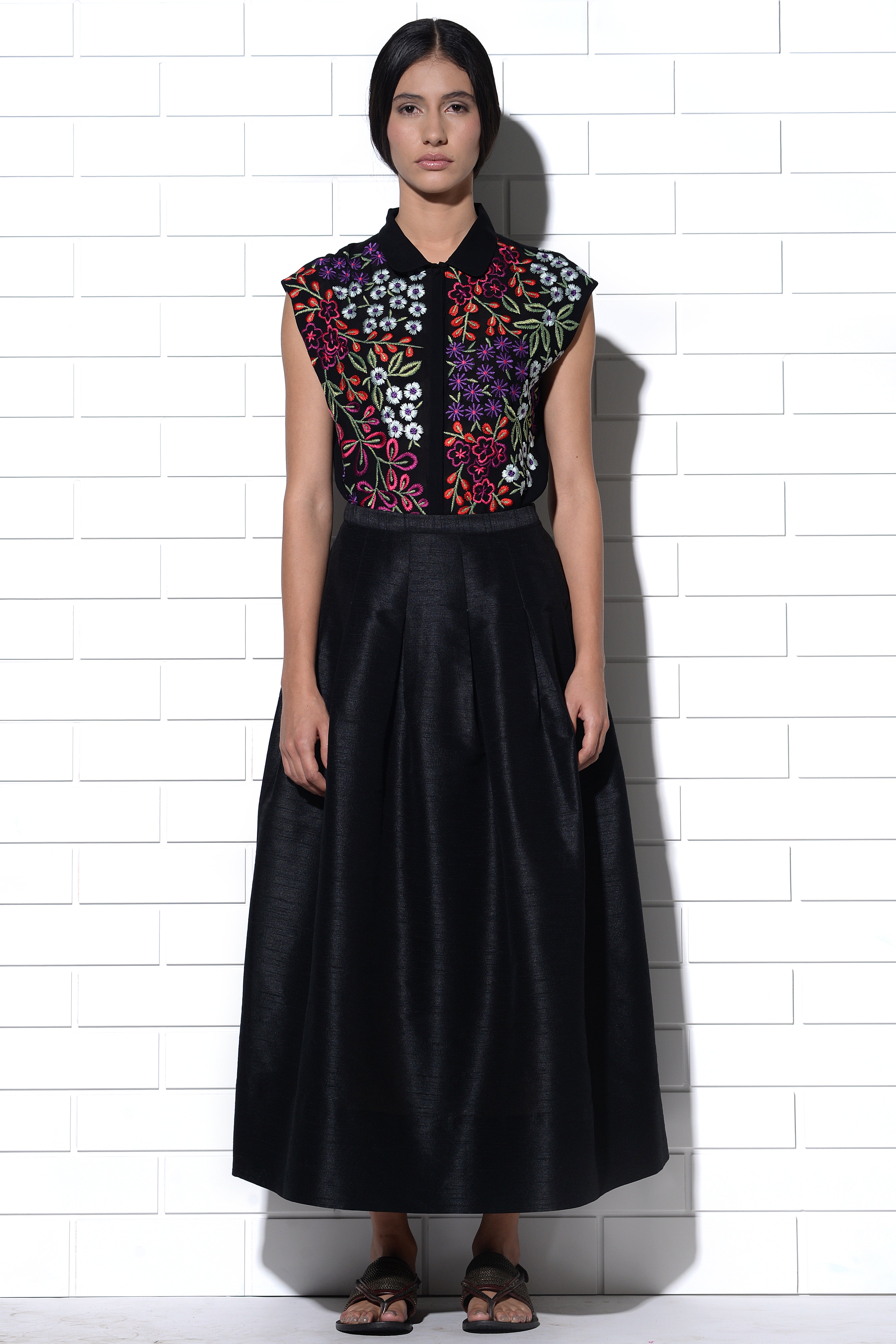 Dia floral burst embroidered top in black